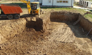 Рытье котлованов под фундамент в Ахтубинске – цена от 2600 руб. за м3 | 2Землекопа-Хтб